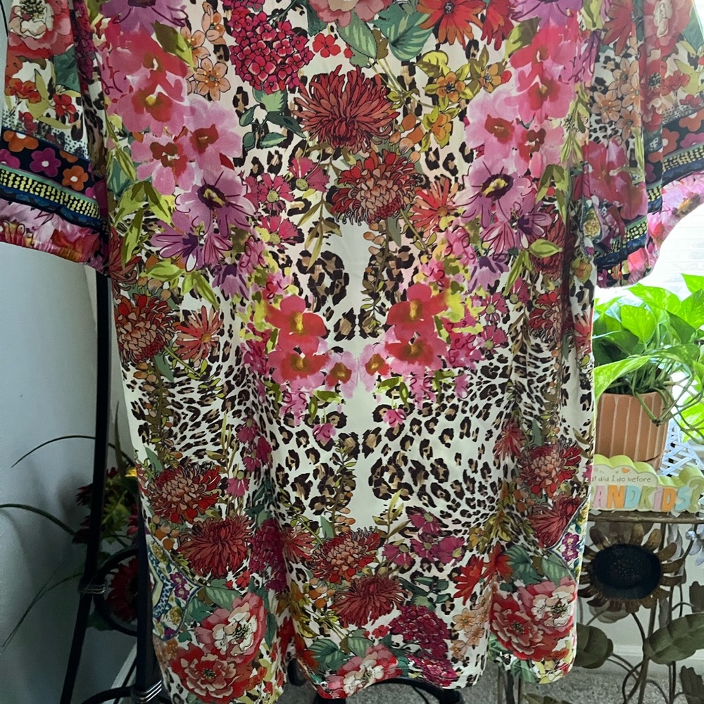 JOHNNY WAS PRE-LOVED AUTHENTIC ‘WILD GARDEN’ PUFF SLEEVES, CREW-NECK SOFT SHIRT - Picture 8 of 17
